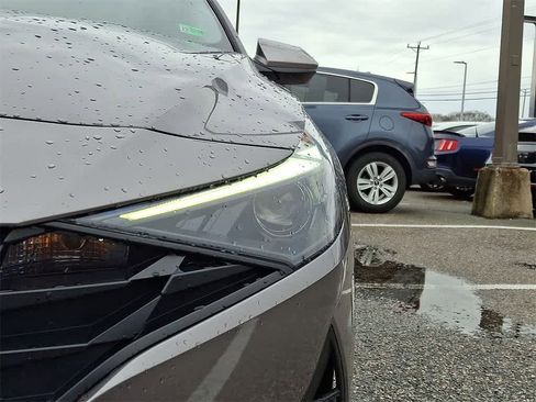 Used 2023 Hyundai Elantra SEL w/ Preferred Accessory Package image 9