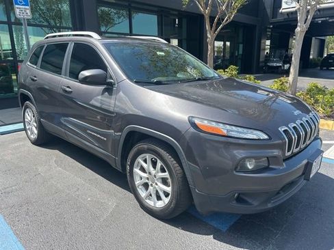 Used 2018 Jeep Cherokee Latitude Plus w/ Comfort/Convenience Group image 1
