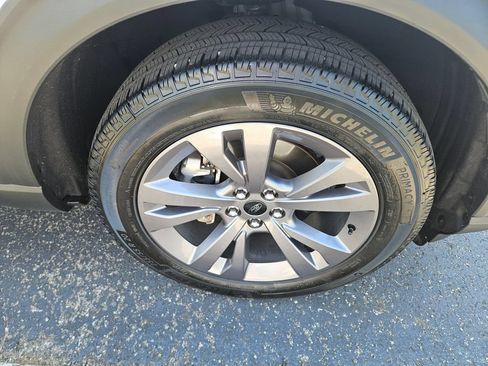 Used 2021 Ford Explorer XLT w/ Equipment Group 202A AWD/4WD image 13