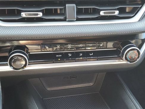Certified 2025 Chevrolet Equinox LT w/ Safety and Technology Package FWD image 19