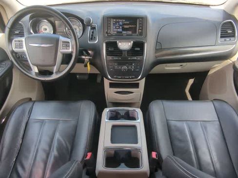 Used 2014 Chrysler Town & Country Touring FWD image 15