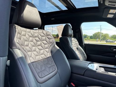 Certified 2025 Nissan Armada Platinum AWD/4WD image 32