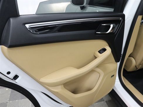 Used 2017 Porsche Macan S AWD/4WD image 19