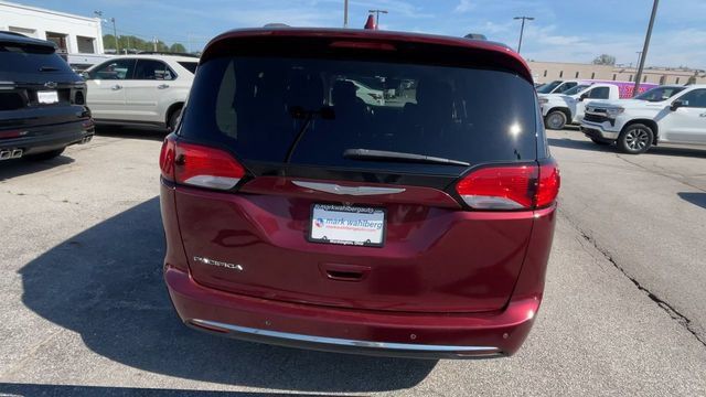 Used 2017 Chrysler Pacifica Touring-L Plus w/ Advanced Safetytec Group FWD image 9