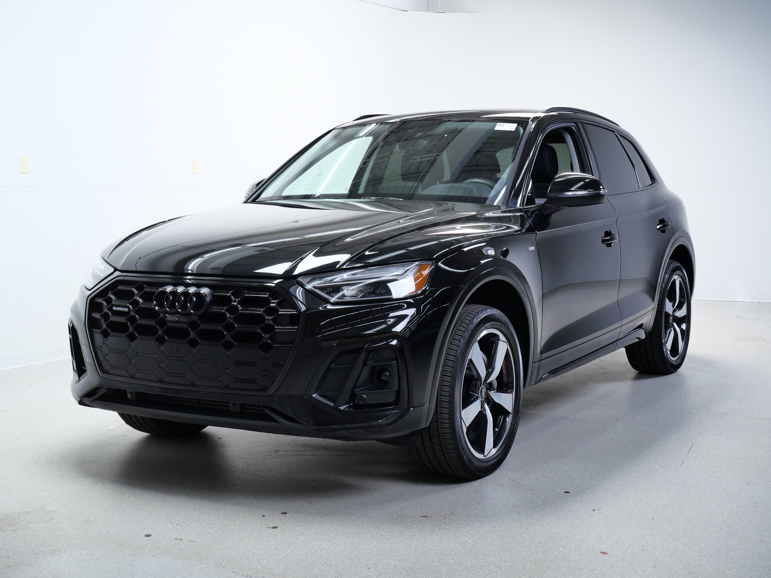Used 2023 Audi Q5 2.0T Premium Plus w/ Premium Plus Package AWD/4WD image 8