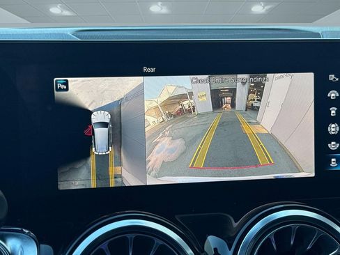 Used 2023 Mercedes-Benz GLB 250 image 23