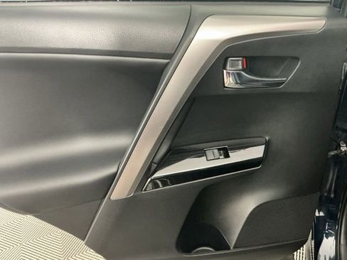 Used 2018 Toyota RAV4 Limited AWD/4WD image 9