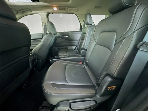 Used 2025 Nissan Pathfinder SL w/ SL Premium Package AWD/4WD image 32