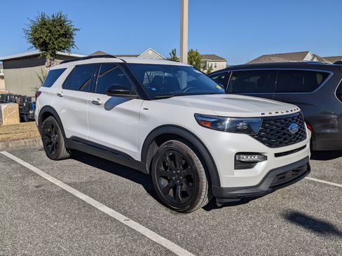 Used 2023 Ford Explorer ST-Line w/ Class IV Trailer Tow Package image 5