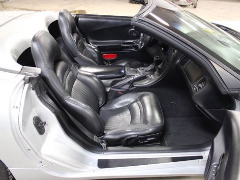Used 2002 Chevrolet Corvette Base 2dr Convertible w/ Preferred Equipment Group2 image 32