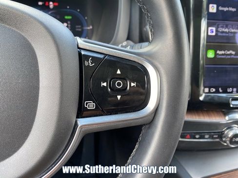 Used 2023 Volvo XC60 T8 Plus image 23