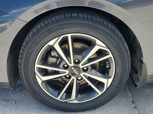 Used 2022 Kia Forte LXS w/ LXS Technology Package image 10