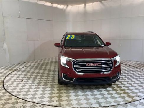 Used 2023 GMC Terrain SLT image 3