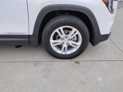 Used 2023 GMC Terrain SLE image 27