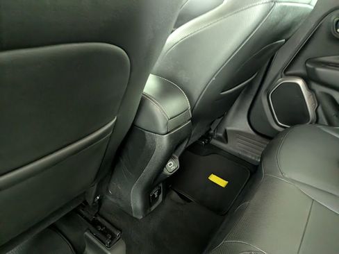 Used 2019 Jeep Renegade Limited image 30