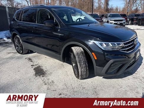 Used 2022 Volkswagen Tiguan SE image 3