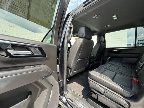 Used 2025 Chevrolet Suburban LT AWD/4WD image 28