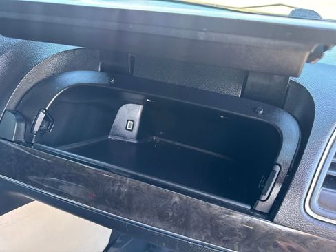 Used 2015 Chrysler Town & Country Touring FWD image 24