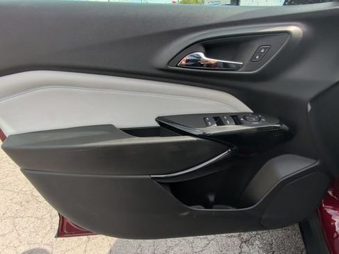 Used 2025 Chevrolet Trax LT FWD image 23