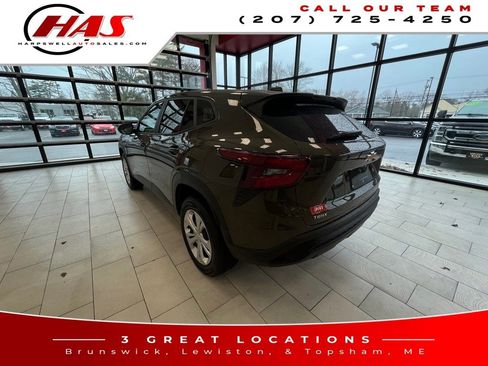 Used 2024 Chevrolet Trax LS FWD image 3