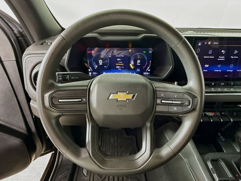 Used 2024 Chevrolet Colorado W/T image 11