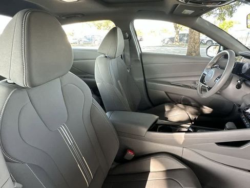 Used 2025 Hyundai Elantra SEL image 27