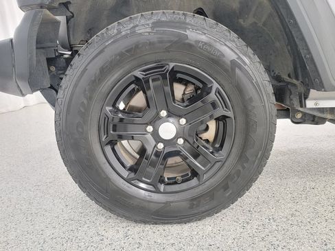 Used 2018 Jeep Wrangler Unlimited Sport S AWD/4WD image 29