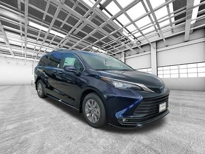 New 2025 Toyota Sienna XLE