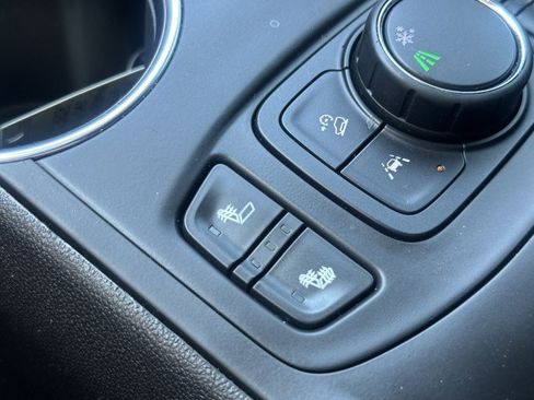 Used 2023 GMC Terrain SLE w/ Driver Convenience Package image 22