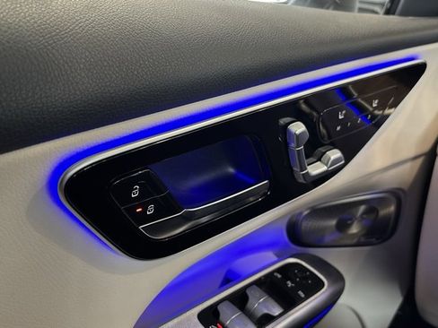 Used 2025 Mercedes-Benz GLC 300 4MATIC image 24