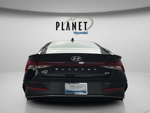 Certified 2025 Hyundai Elantra Limited FWD image 6