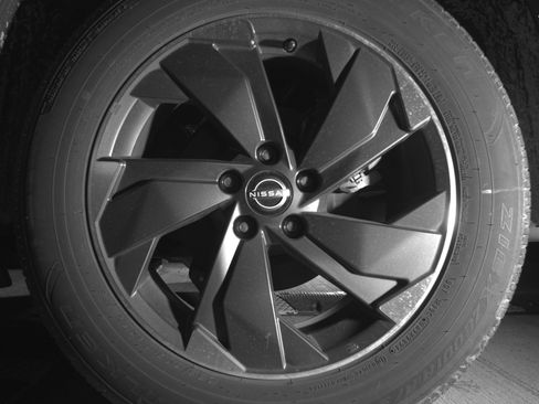 Used 2025 Nissan Rogue SV FWD image 14