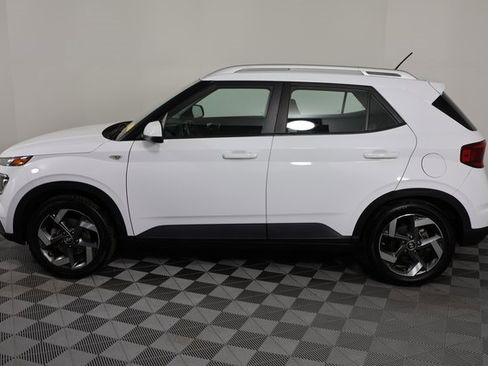 Used 2023 Hyundai Venue SEL image 5