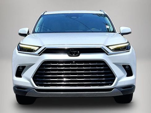 Used 2024 Toyota Grand Highlander FWD image 3
