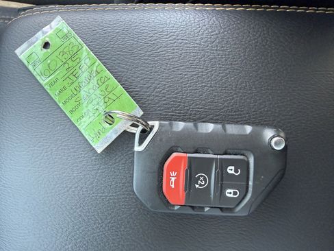 Used 2025 Jeep Wrangler Unlimited Sahara AWD/4WD image 41