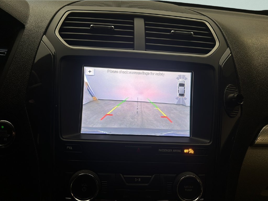 Used 2019 Ford Explorer XLT w/ Equipment Group 202A AWD/4WD image 30