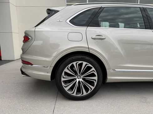 Used 2021 Bentley Bentayga image 7