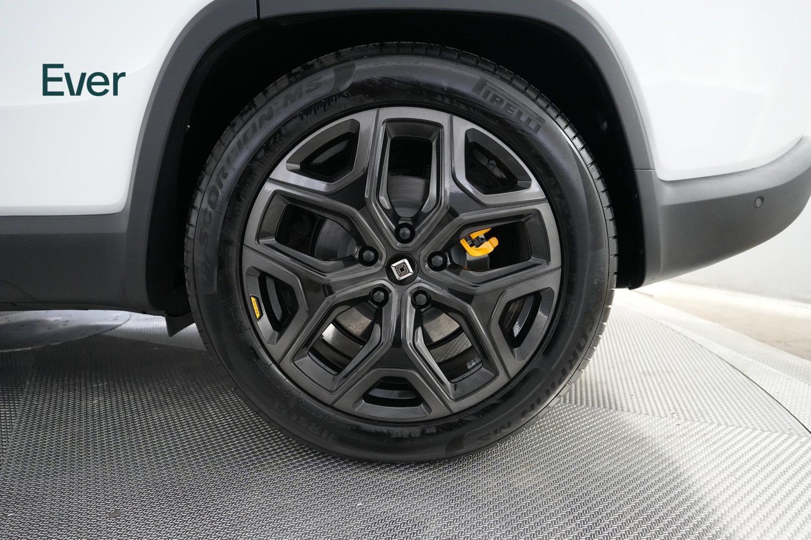 Used 2025 Rivian R1S Premium Dual AWD/4WD image 9