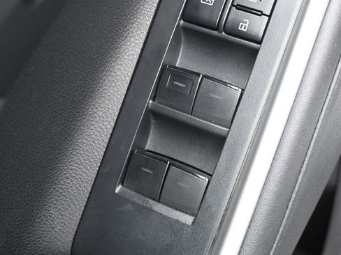 Used 2022 Toyota Highlander XLE AWD/4WD image 14