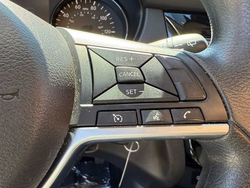 Used 2021 Nissan Rogue Sport S image 32