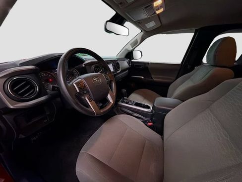 Used 2018 Toyota Tacoma SR5 AWD/4WD image 21