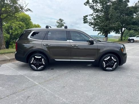 Used 2024 Kia Telluride S FWD image 9