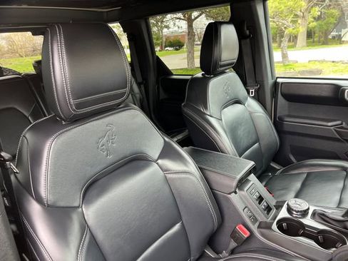 Used 2025 Ford Bronco Outer Banks w/ Sasquatch Package AWD/4WD image 37