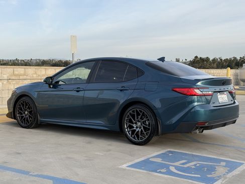 Used 2025 Toyota Camry SE image 9