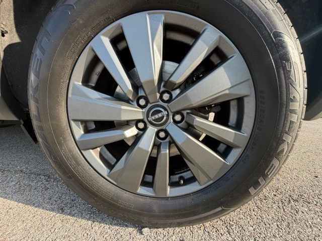 Used 2023 Nissan Pathfinder SV AWD/4WD image 7