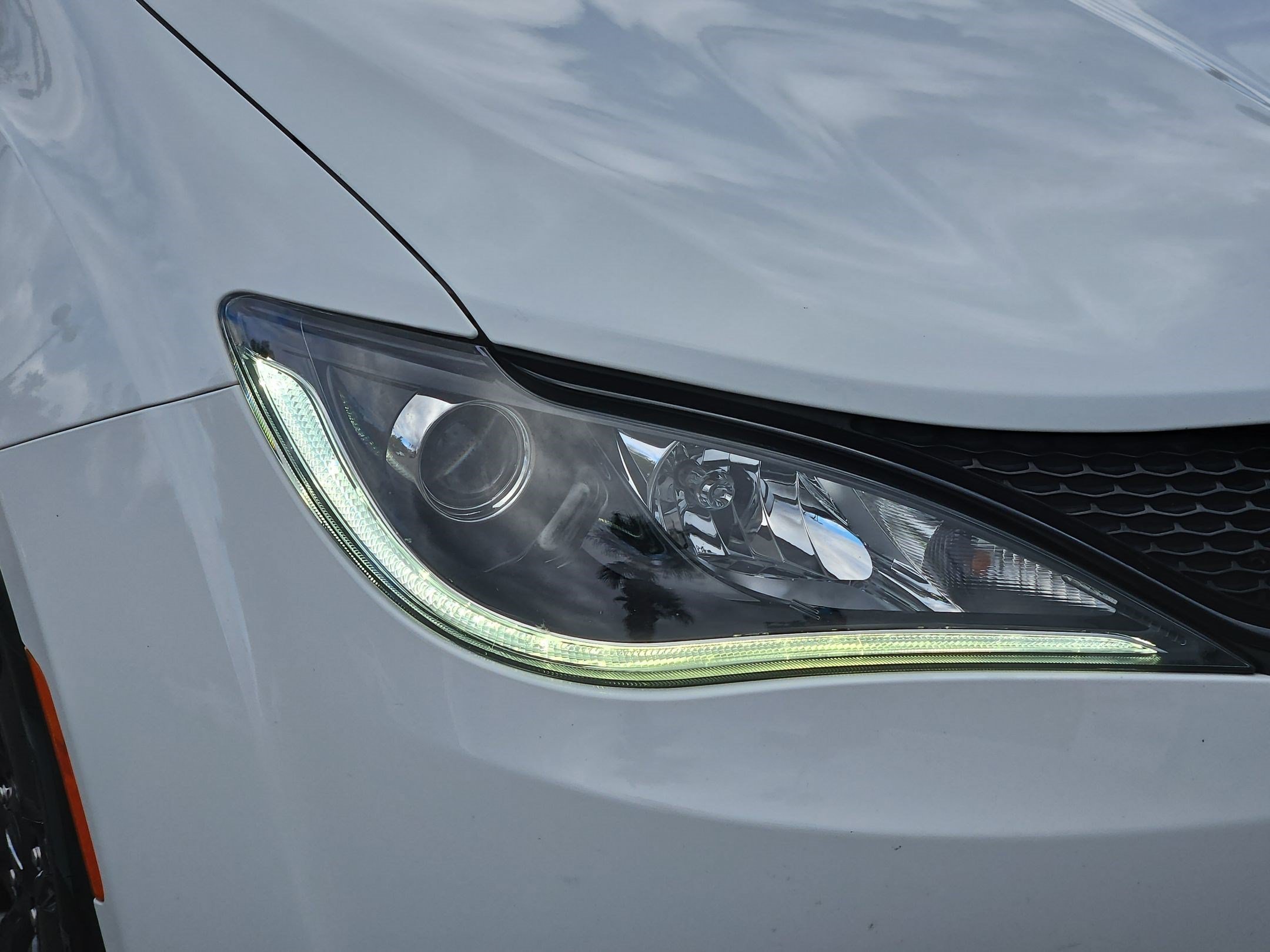 Used 2020 Chrysler Pacifica Touring-L FWD image 10