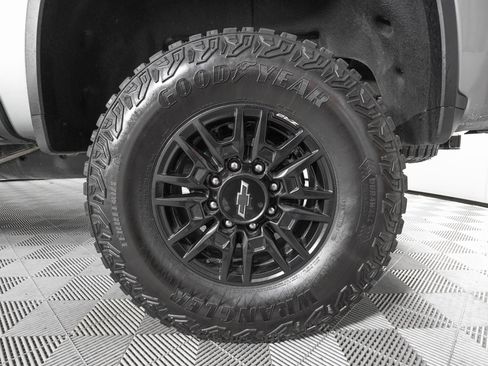 Used 2024 Chevrolet Silverado 2500 ZR2 w/ Technology Package image 34