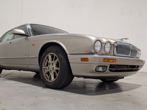 Used 1996 Jaguar XJ6 RWD image 21