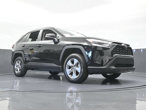 Used 2025 Toyota RAV4 XLE w/ Convenience Package FWD image 59