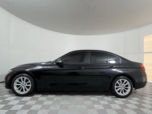 Used 2018 BMW 320i xDrive Sedan w/ Convenience Package image 4